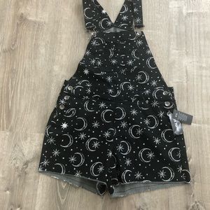 NWT shorts overalls, black with stars and moons hot topic, small